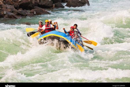 group-of-people-rafting-in-ganges-river-rishikesh-uttarakhand-india-D3R4DA