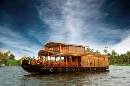 houseboat-1024x682